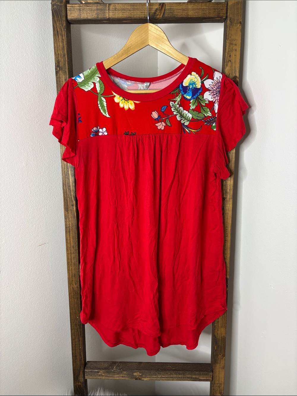 Acting Pro Red Floral Yoke Short Sleeve Tunic Size L